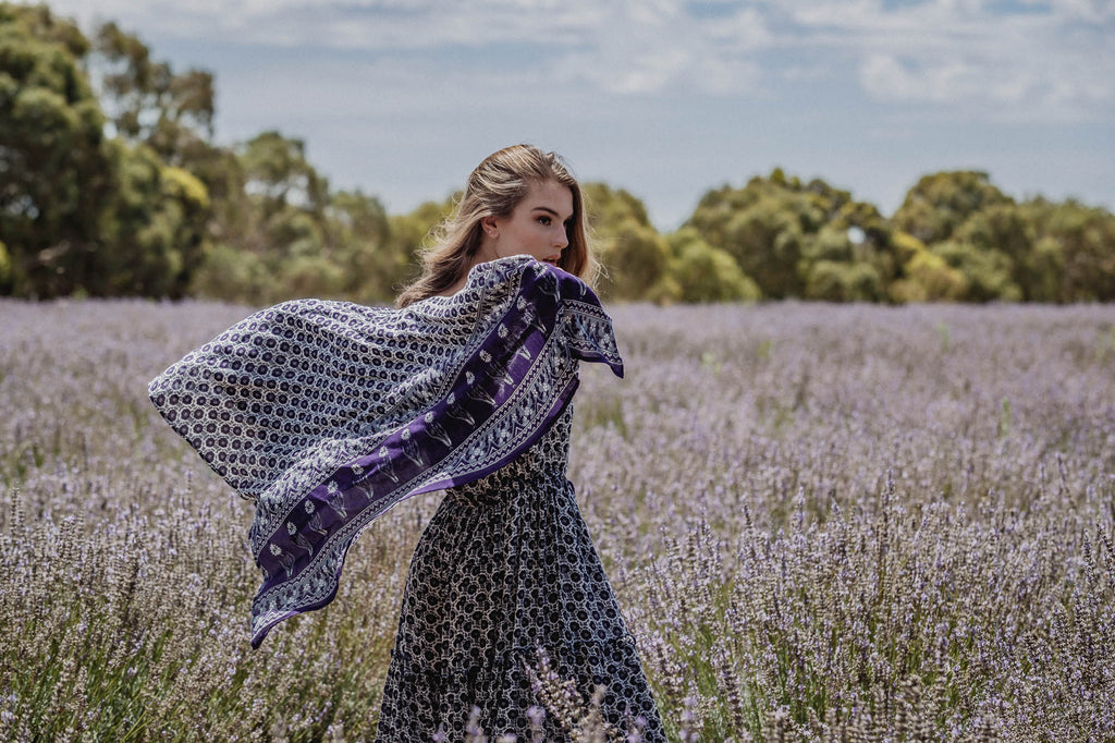 Wild beauty Scarf - Indigo Violet