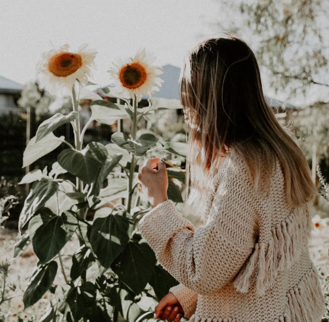 Nouvelle Cardi in Almond